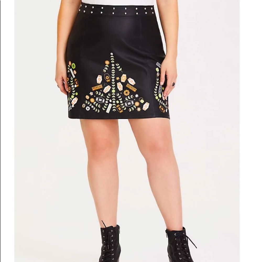 Torrid/Her Universe Star Wars faux leather skirt